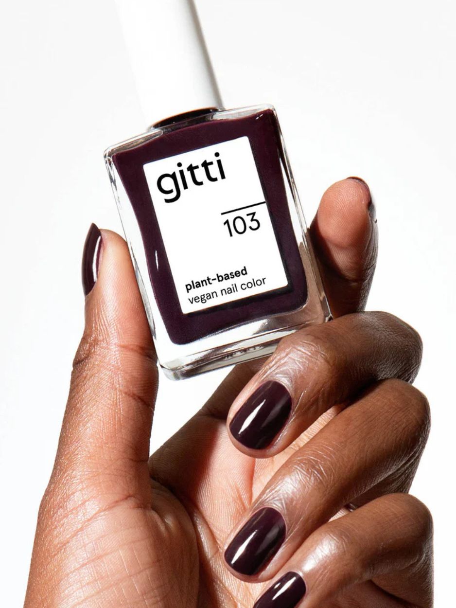 Aubergine, no. 103, Gitti, natural nail polish, natuurlijke nagellak, donker paarse nagellak, dark purple nail polish, plant-based nail polish, vegan nail colour, vegan, nail care, nagelverzorging, 23-free, PETA certified, Nourished