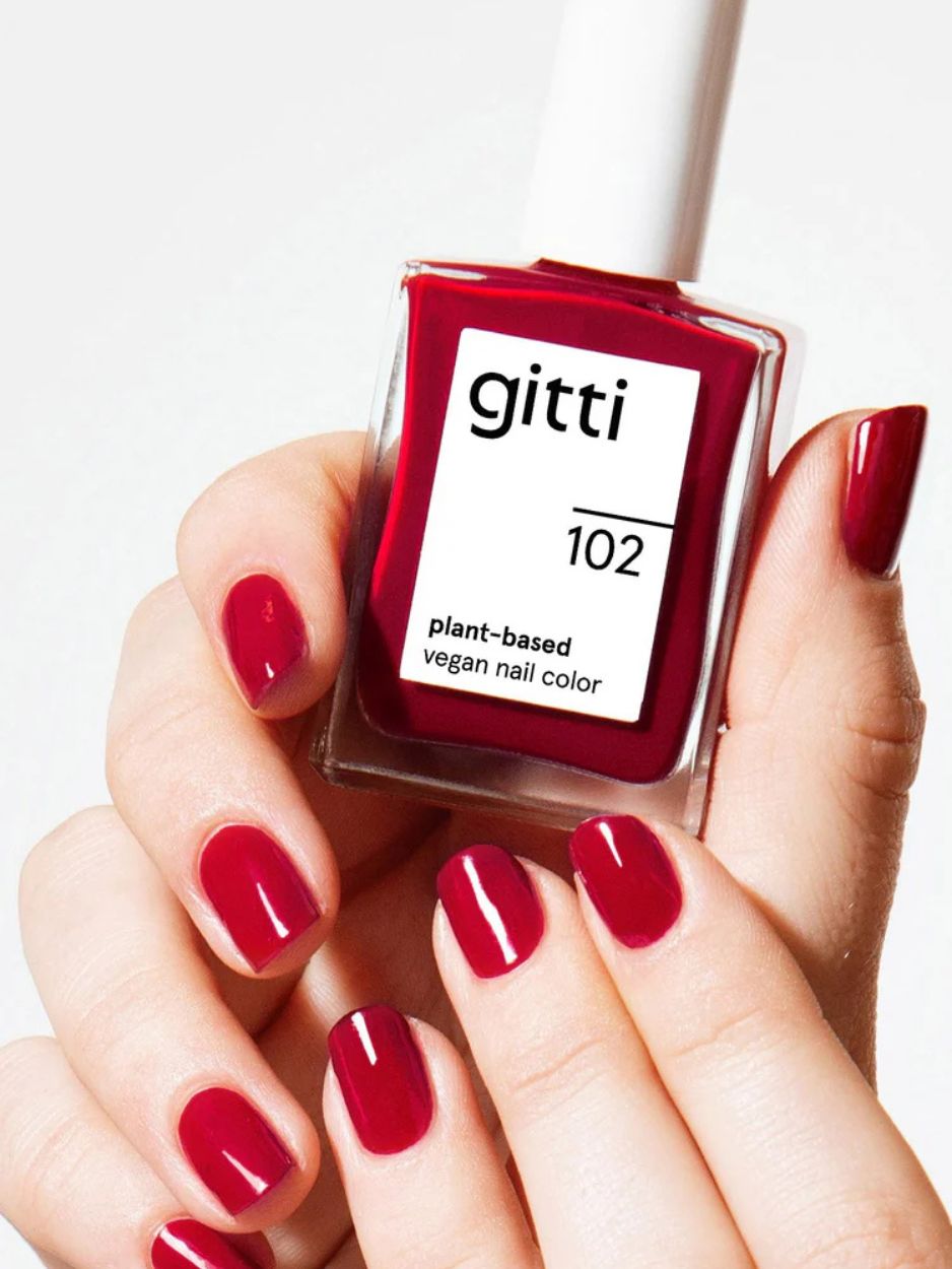 Classic Red, no. 102, Gitti, natural nail polish, natuurlijke nagellak, rode nagellak, red nail polish, plant-based nail polish, vegan nail colour, vegan, nail care, nagelverzorging, 23-free, PETA certified, Nourished