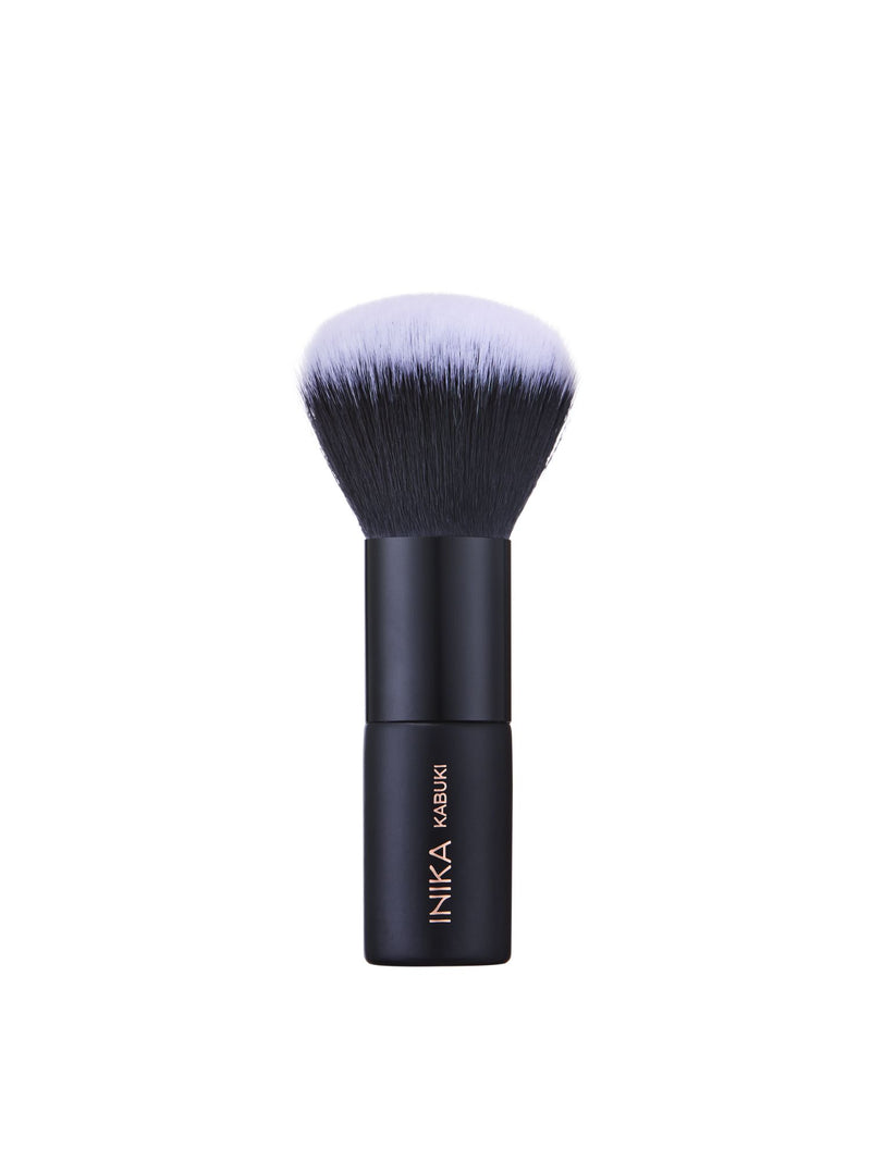 INIKAorganic en Nourished Nederland, INIKA Organic Europa, Kabuki Brush, Flat Top Kabuki Brush, Vegan make-up kwasten, Platte Make-up Kwast, natuurlijke make-up, vegan cosmetica, vegan make-up, vegan lippenstift, Groene drogist, Milieuvriendelijke make-up, Make-up Kwasten, Professionel Make-up Kwasten, Loose Mineral Foundation, Make-up application, Baked Mineral Bronzer, Mineral Mattyfing Powder.