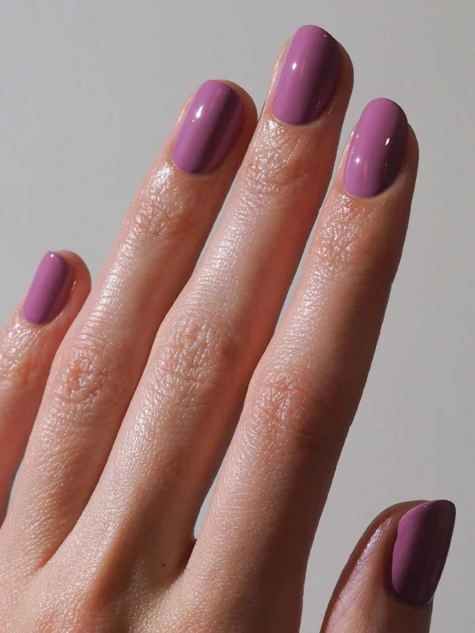 Lilac Pleasure, no. 194, Gitti, natural nail polish, natuurlijke nagellak, paarse nagellak, purple nail polish, plant-based nail polish, vegan nail colour, vegan, nail care, nagelverzorging, 23-free, PETA certified, Nourished