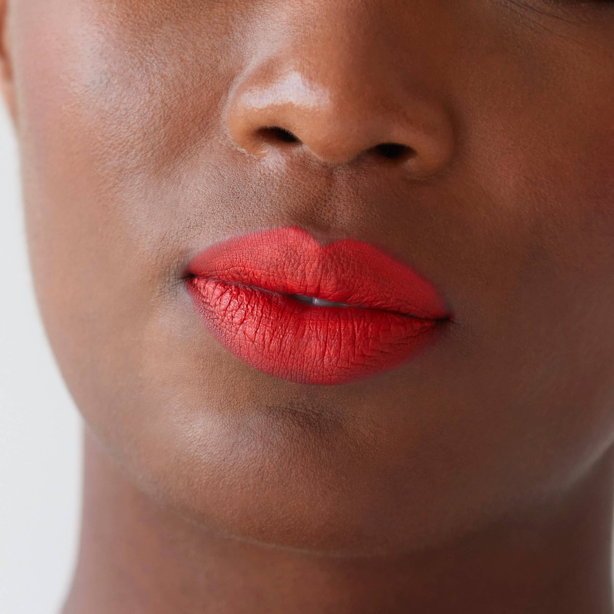 Kester Black, Lipstick, Lippenstift, Long lasting lipstick, matte lippenstift, lip service, Kester Black, Kester, Nourished, make-up, natural make-up, lips, red lips