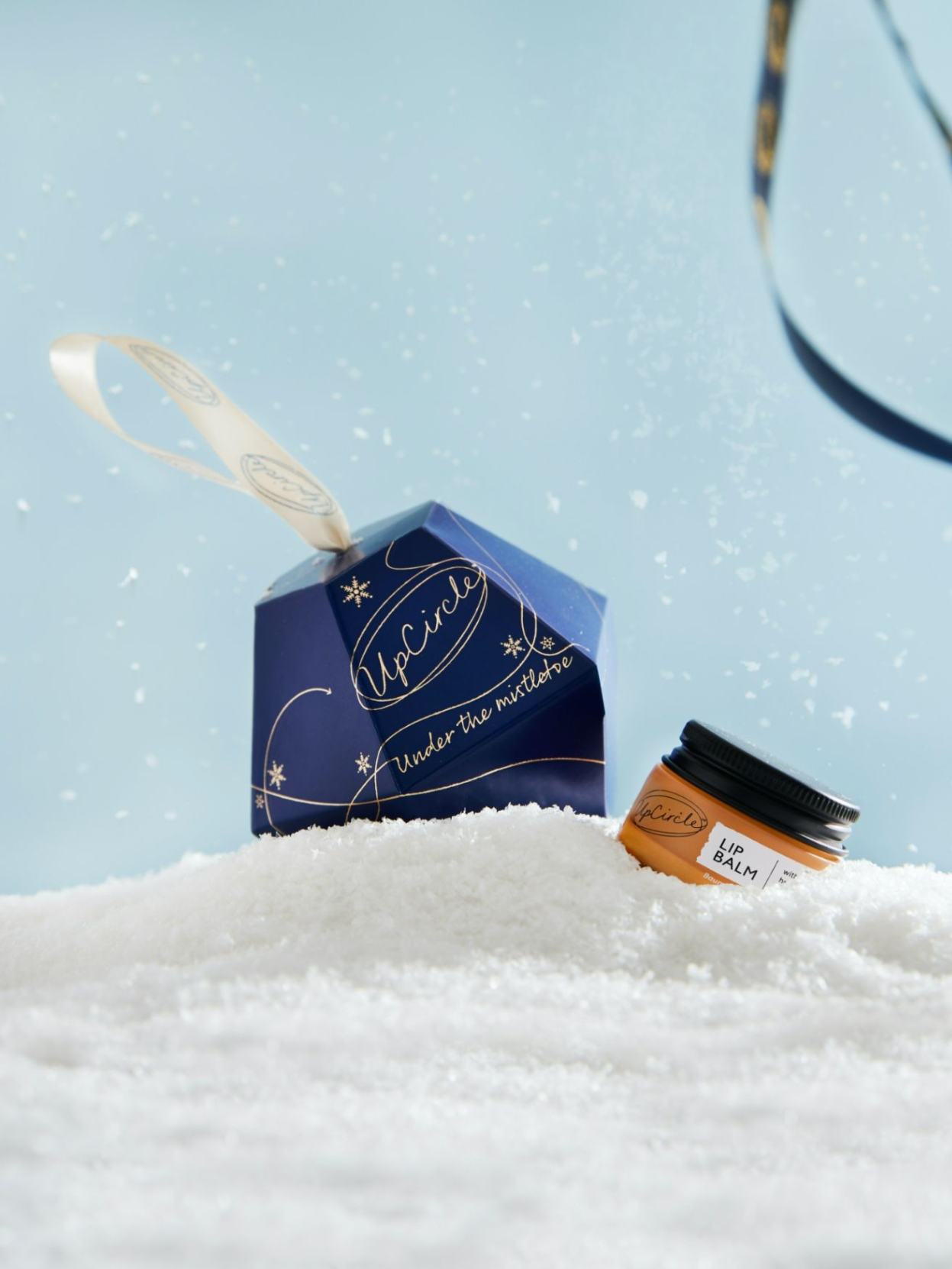 Natural Lip Balm Bauble, Under the mistletoe giftset, natuurlijke lippen balsem, UpCircle, Nourished