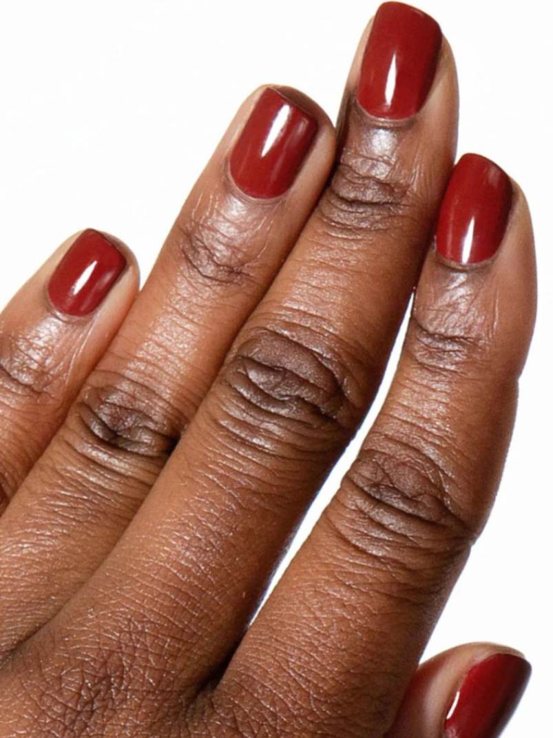 Earth Red, no. 113, Gitti, natural nail polish, natuurlijke nagellak, donker rode nagellak, dark red nail polish, plant-based nail polish, vegan nail colour, vegan, nail care, nagelverzorging, 23-free, PETA certified, Nourished