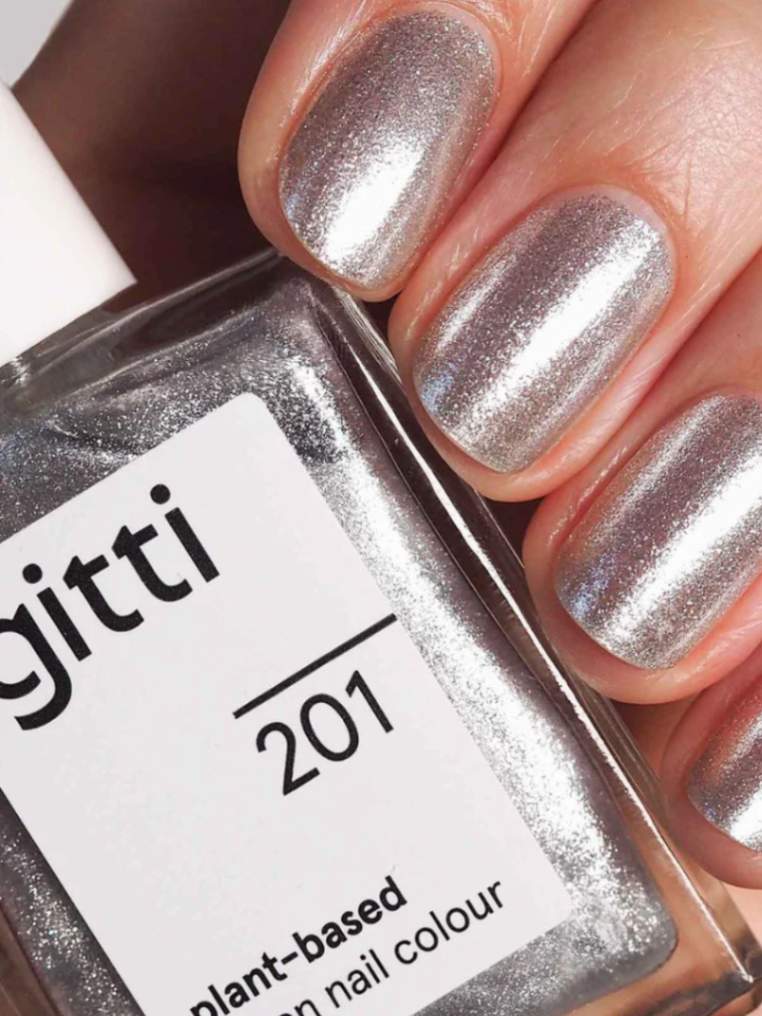 Silver Lining, no. 201, Gitti, natural nail polish, natuurlijke nagellak, zilvere glitter nagellak, silver glitter nail polish, plant-based nail polish, vegan nail colour, vegan, nail care, nagelverzorging, 23-free, PETA certified, Nourished