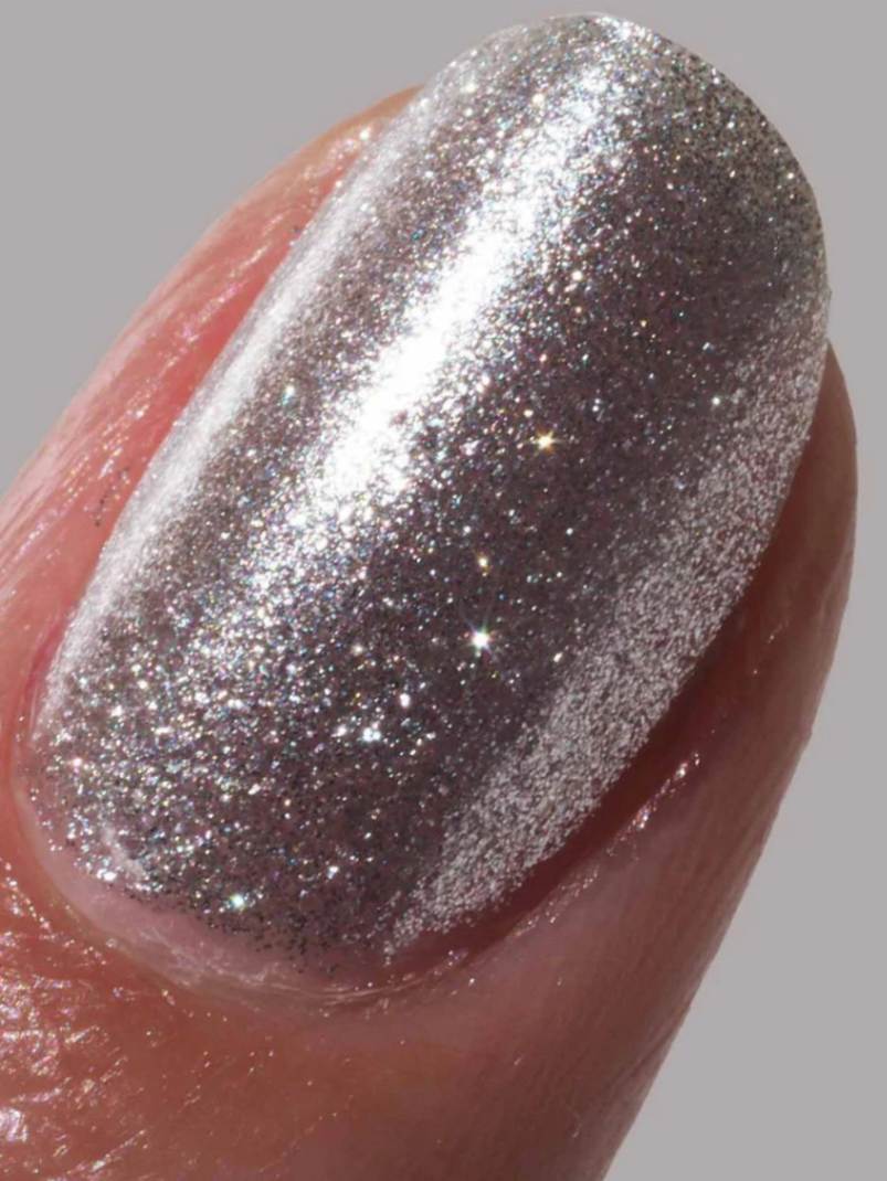 Silver Lining, no. 201, Gitti, natural nail polish, natuurlijke nagellak, zilvere glitter nagellak, silver glitter nail polish, plant-based nail polish, vegan nail colour, vegan, nail care, nagelverzorging, 23-free, PETA certified, Nourished