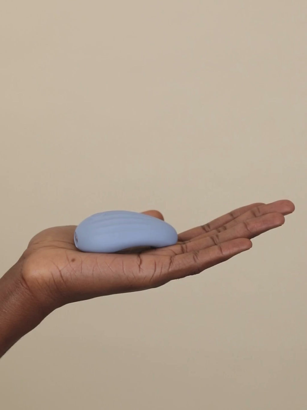 DUNE, Vibrator, vibrating pebble, blue, MyLubie,Nourished, sexual wellness, clit stimulating, waterproof, internal+external, medical grade silicone, 5 patterns, 5 intenties , Flexible Vibrator, sex toy, pleasure, sexual pleasure ,sex, toy, sexual satisfaction, bedroom, vagina, vulva, sex speeltje, flexible, orgasm, medical grade sex toy